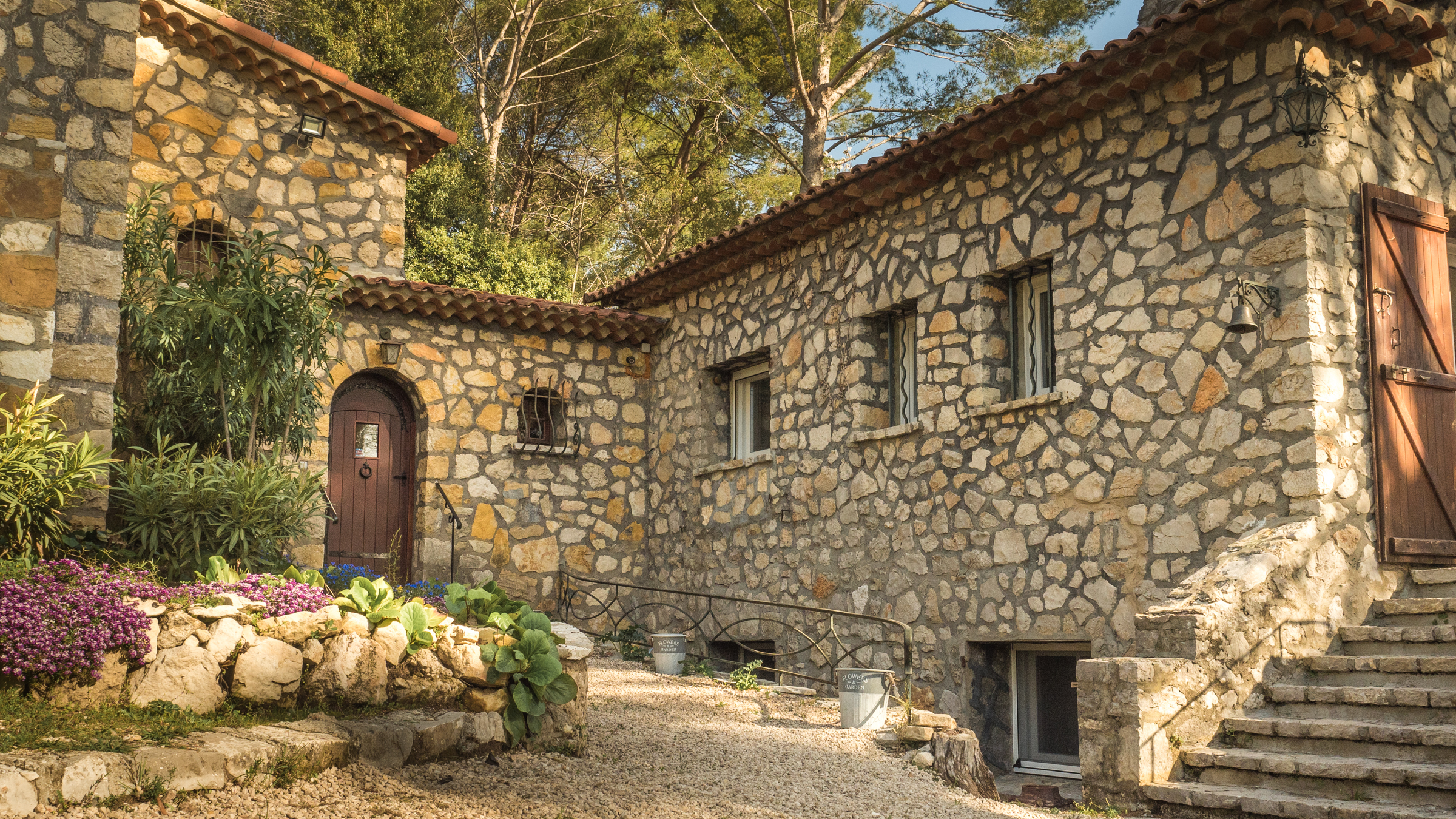 Side view of Villa Vert Bocage 2
