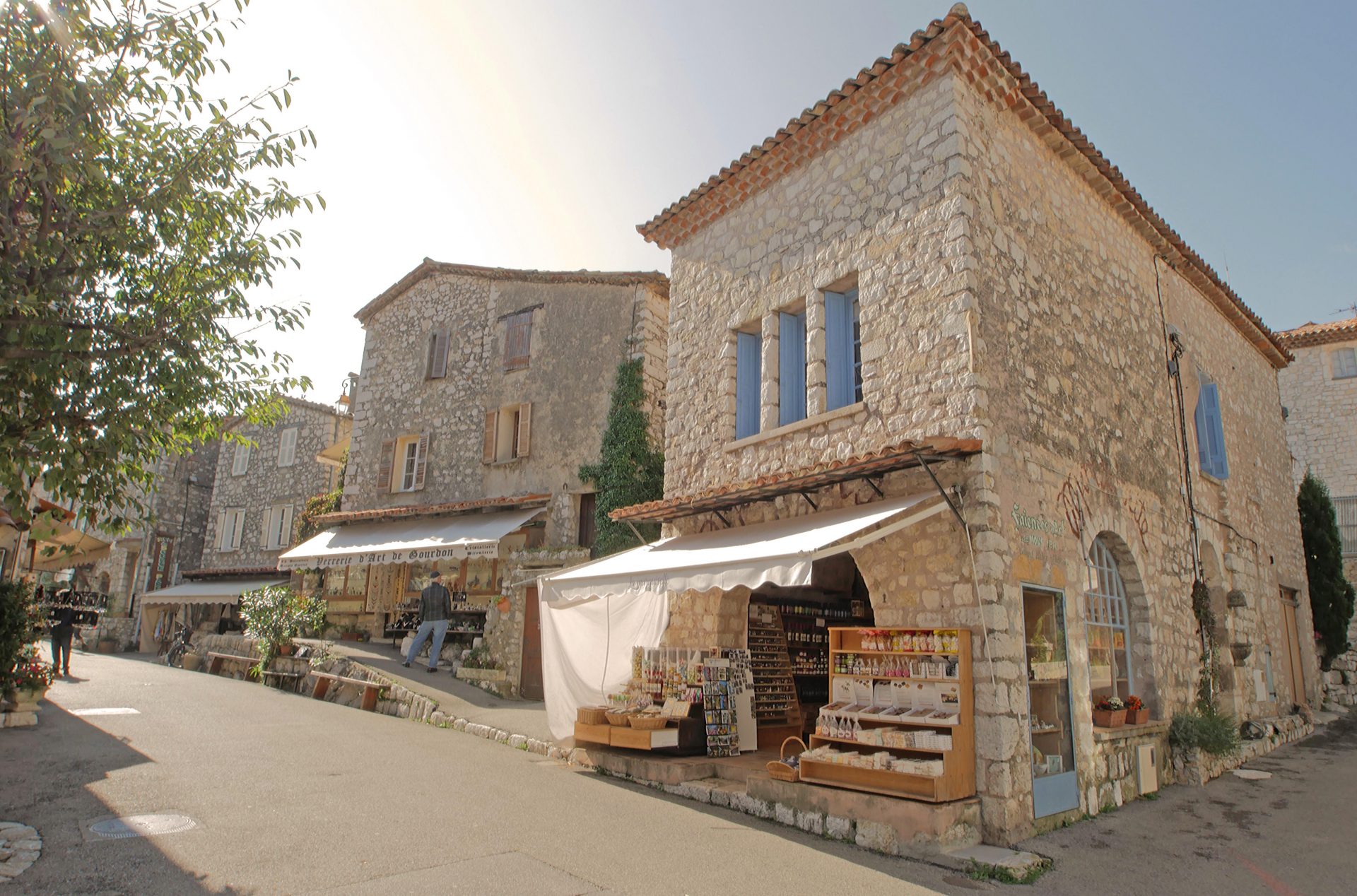 Gourdon shops